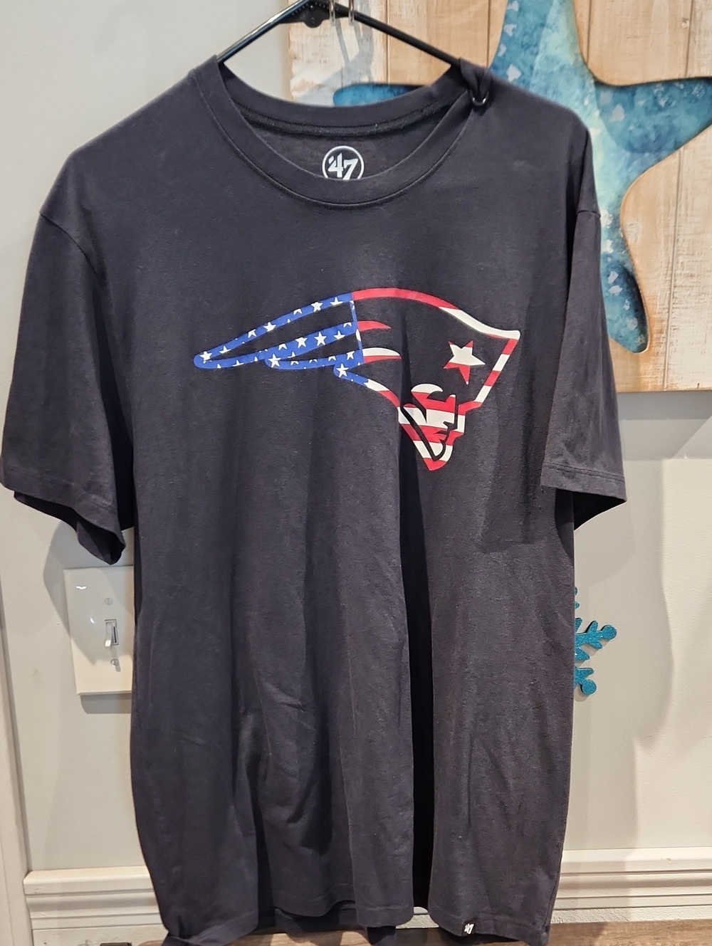 '47 Men's Black Short Sleeve Patriots Logo Tee with American Flag Graphic